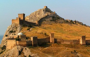 Генуэзская крепость в Судаке - главная достопримечательность Восточного Крыма