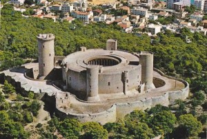 Самая старая круговая крепость Европы - Замок Бельвер