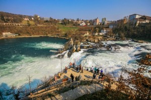 Рейнский водопад в Швейцарии - завораживающая мощь воды