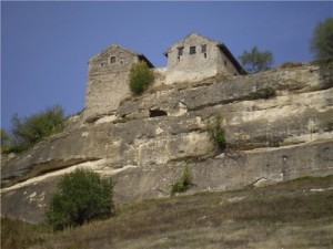 Пещерный город Чуфут-Кале и Свято-Успенский пещерный монастырь