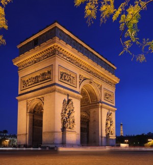 Триумфальная арка в Париже - самая большая в мире
