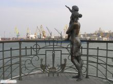 Памятник женам моряков на Одесском морвокзале