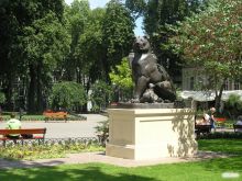 Статуи львов в Городском саду