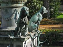 Статуя Дианы. Про охотничьих собак тоже не забыли