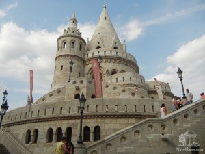 На башнях Рыбацкого бастиона есть несколько обзорных площадок, из которых открывается прекрасный вид на Пешт (Будапешт)