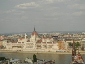 Вид на Венгерский Парламент с Рыбацкого бастиона (Будапешт)