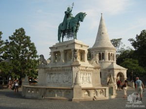 Памятник первому королю Венгрии Иштвану Великому (Будапешт)