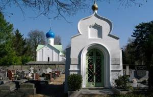 Часовня и православная церковь на кладбище Сент-Женевьев-де-Буа