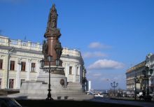 И снова, спустя 107 лет, памятник основателям Одессы на прежнем месте