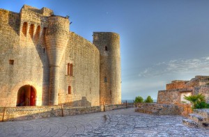 Оборонительные стены замка Бельвер (Остров Майорка)