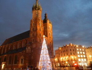 Главная новогодняя елка в Кракове (Польша) на Рыночной площади