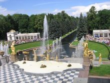 Большой каскад Петергофа - уникальное фонтанное сооружение