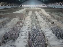 Терракотовая армия. В 3-х павильонах около 6 тысяч статуй воинов