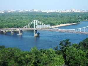 Вид с Владимирской горки. Парковый мост через Днепр (Киев и область)