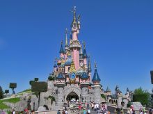 Главный замок Диснея в парке Disneyland Resort Paris