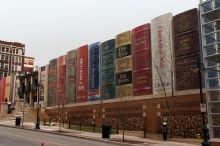 Здание "Книжная полка" - центральная библиотека в Канзасе