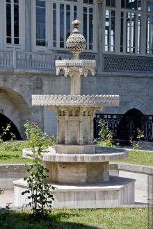 Ажурный фонтанчик возле дворца Топкапы