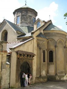 Во дворе Армянской церкви