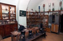 Львовский музей-аптека. Старинные агрегаты, склянки, бутылочки для приготовления и хранения лекарств