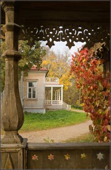 Золотая осень в Абрамцево. Вид на дом с мезонином