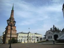 Падающая башня Сююмбике в Казанском кремле