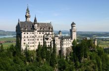 Нойшванштайн - один из красивейших замков Германии