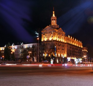 Архитектура Крещатика в ночных огнях (Киев и область)