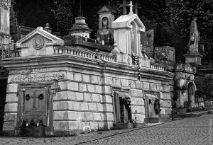 Некоторые гробницы Лычаковского кладбища - произведения искусства (Львов и область)