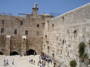 Стена Плача - единственная сохранившаяся часть древнего иудейского храма (Израиль)