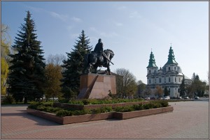 Памятник Даниле Галицкому и Доминиканский костел в Тернополе