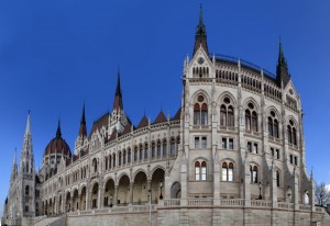 Величественное здание Парламента в Будапеште. Крупный план