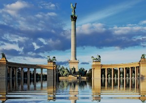 Площадь Героев. Памятник Тысячелетию Венгрии. Фото R&#243;bert Katona