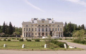 Бывший Александровский дворец, ныне главное здание Академии наук