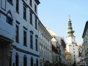 Исторический центр Братиславы. Впереди Михалска Брана