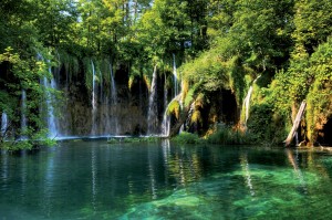 Водопады и чистейшая вода Плитвицких озер (Хорватия)