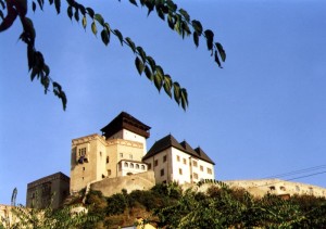 Возвышающийся на холме Тренчанский замок