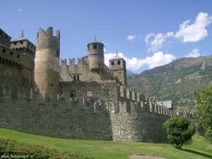 Замок Фенис (Castello di Fenis) в провинции Валле д'Аоста 