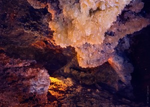 Красота бывает не только на земле, но и под землей. Вид на кристаллы в пещере Млынки (Тернополь и область)