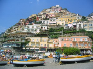 Вид на итальянский городок-курорт Позитано