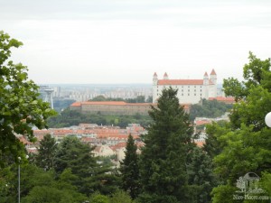 Вид на Cтарый город Братиславы с мемориала Славин