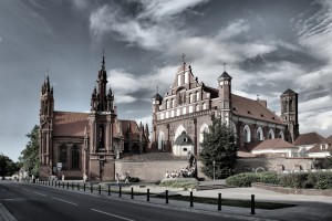 Костел Святой Анны и церковь Бернардинцев в Вильнюсе. Фото Олега Куренкова