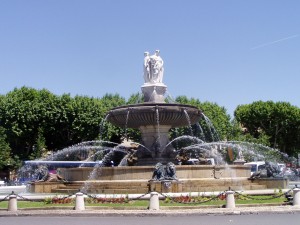 Знаменитый фонтан «Ротонда» в Экс-ан-Провансе