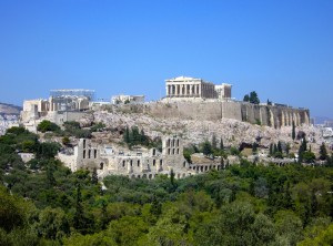 Вид на гору Акрополис в Афинах (Греция)
