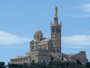 Одна из достопримечательностей Марселя - Базилика Нотр-Дам де ля Гард
