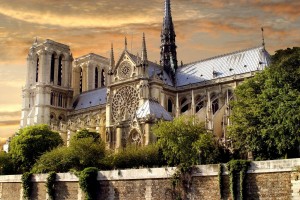 Собор Парижской Богоматери - самая известная достопримечательность Парижа (Париж)