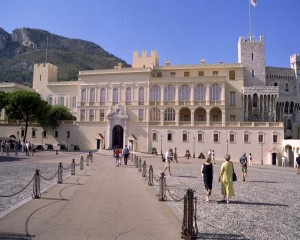 Королевский дворец Монако и площадь перед ним
