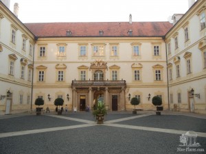 Внутренний двор Валтицкого замка (Чехия)