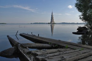 Затопленная колокольня в Калязине. Автор фото Игорь Годунов