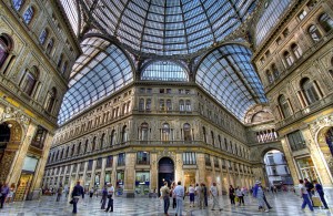 Неаполь, галерея Умберто. Уникальная стеклянная крыша высотой 56 метров и огромный прозрачный круглый купол