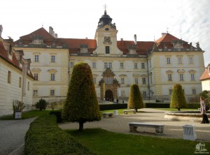 Валтицкий замок - главный фасад (Чехия)